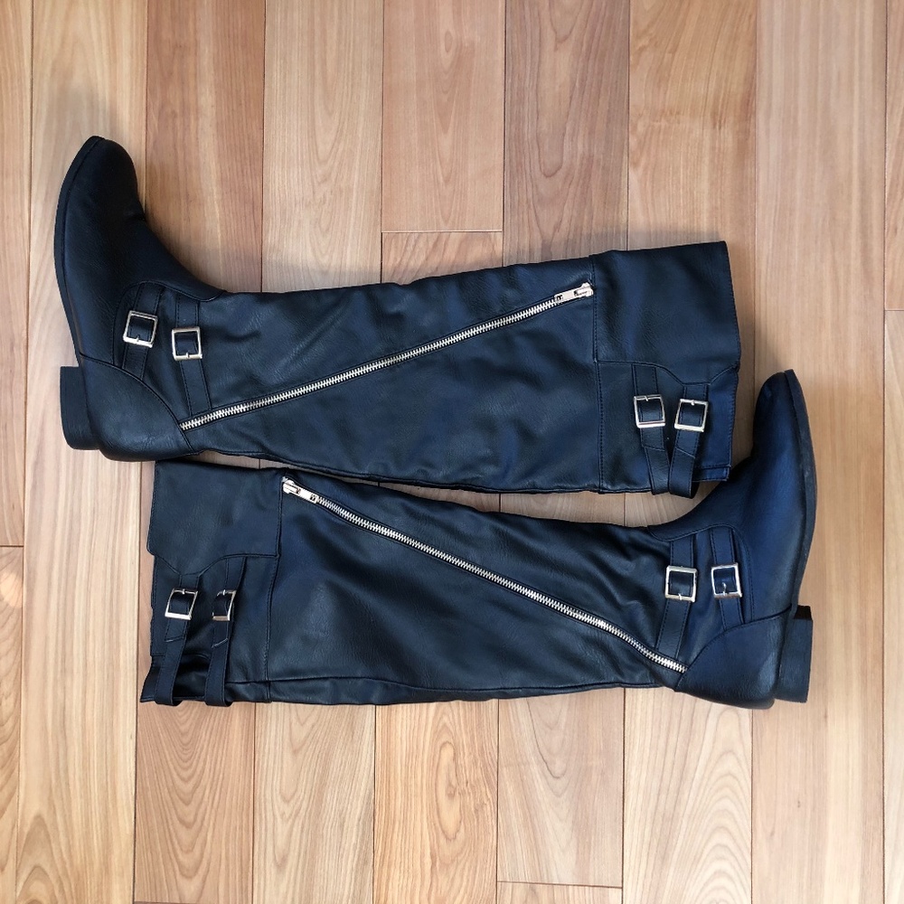 Knee-High Black Boots - 7